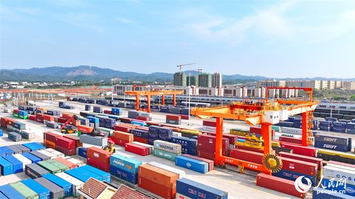 进出口业务驱动区域发展 江西赣州南康区集装箱装卸繁忙景象